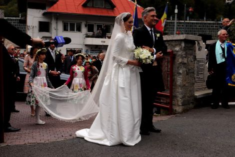 povestea-rochiei-de-mireasă-pe-care-Alina-Binder-a-purtat-o-în-ziua-nunții-5
